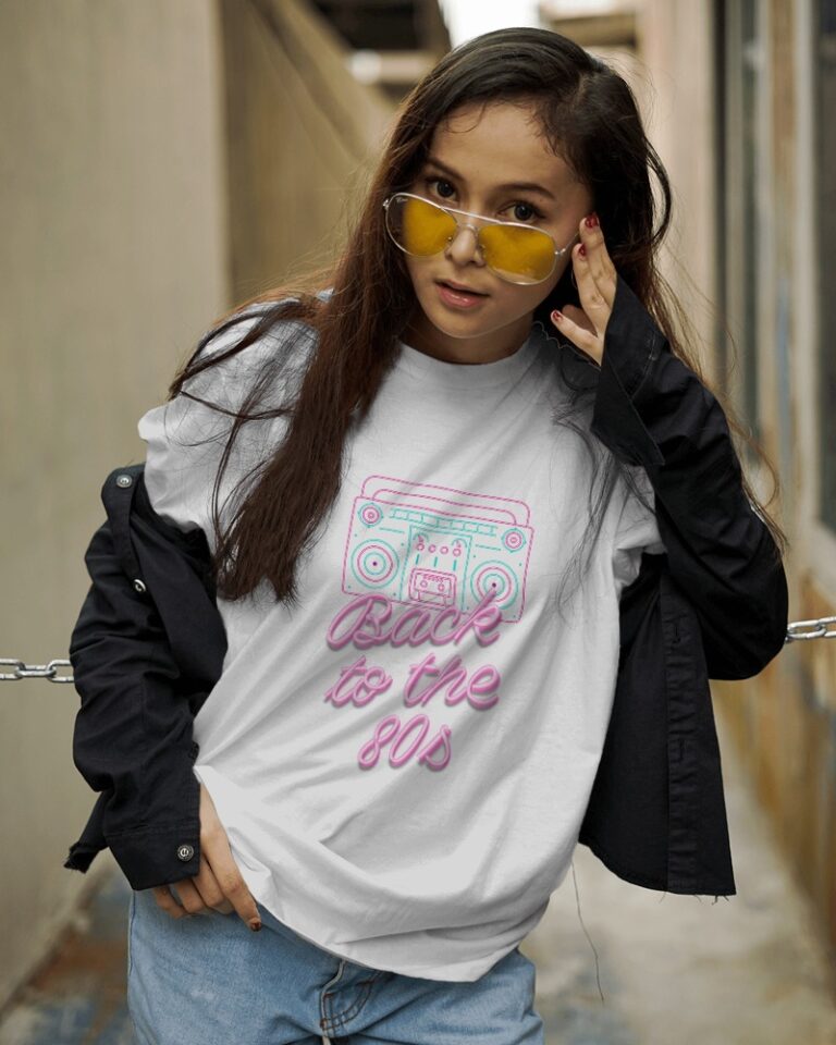 woman-with-sunglasses-and-tshirt-mockup-0010